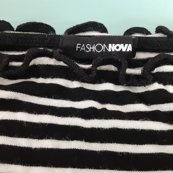 Set of 3 tee shirt tops, womens sz small - Picture 3 of 7